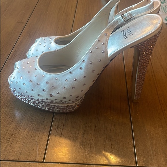 Custom made Stuart Weitzman Swarovski heels. Won’t find a pair like it - Picture 1 of 4